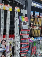 Bande de présentation suspendue en plastique pour supermarché, taille personnalisée, en PET/PVC, pour l'affichage de produits en détail (snacks)