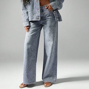 Jeans Anchos Personalizados al por Mayor de Fábrica OEM con Tachuelas, Pedrería y Efecto Desgastado - Product Image 2