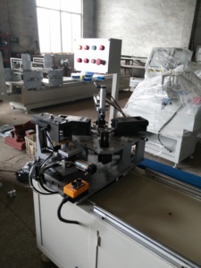 <span class=keywords><strong>Eworld</strong></span> 380V/220V ZJ-100X3000/X1800 Máquina de Engarzado de Esquinas CNC de Doble Cabezal de Aluminio, Motor Automático de 3500W, 1 Año de Garantía, Fácil de Usar - Product Image 3
