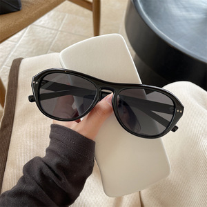 แว่นกันแดดทรงสี่เหลี่ยมเต็มกรอบ คุณภาพสูง UV400 ปี 2025 ดีไซน์หรูหรา สวมใส่สบายสำหรับผู้หญิง - Product Image 2