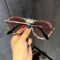 2026 Luxus-Bienen-Sonnenbrille für Damen, Metallrahmen mit Strass, Vintage-Sonnenbrille für Damen, Herren-Sonnenbrille, Modische Schattierungen, Lentes De Sol