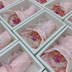 Bouquet di bambole in acrilico con palloncini con tocco di rose secche di natale di vendita calda - Product Image 6