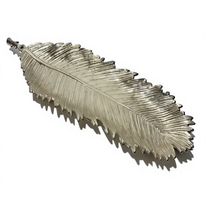 Plateau décoratif moderne en aluminium moulé argenté, motif plume, long plateau festonné en forme de feuille, plat de présentation, vaisselle d'hôtel, vente en gros - Product Image 2