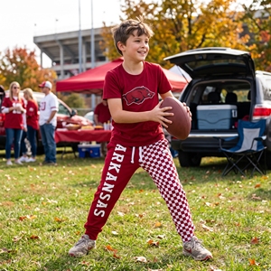 Conjunto Deportivo de 2 Piezas para Niños, Camiseta y Pantalones Deportivos de Vinilo con Diseño de Equipo Escolar de Fútbol Americano RTS Game Day - Product Image 6