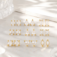 Boucles d'oreilles clous en acier inoxydable plaqué or véritable 18 carats PVD avec petite pierre de zircon et fermoir à vis