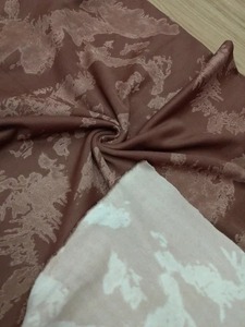 Tissu en polyester filé le plus vendu pour la production de vêtements, de textiles de maison et de vêtements, disponible en grande quantité - Product Image 2