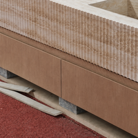 Meuble-lavabo double vasque en travertin beige rustique avec façade cannelée, tiroirs en bois et double bassin, autoportant, pour projet de salle de bain principale