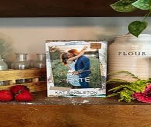 Atrae a tu destino con nosotros: libro en tapa blanda de Kat Singleton, éxito de ventas para adultos - Product Image 1