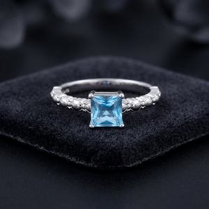 Anillo de Compromiso Gourik de Plata de Ley 925 con Topacio Azul Cielo, Gema Azul Cuadrada, Anillo de Estilo Clásico para Mujer - Product Image 2