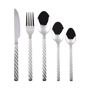 <span class=keywords><strong>Set</strong></span> di posate con manico attorcigliato all'ingrosso in acciaio inossidabile <span class=keywords><strong>Set</strong></span> di posate Color argento <span class=keywords><strong>Set</strong></span> di 5 forchette cucchiaio e coltello - Product Image 1