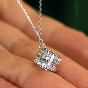 Collana con Pendente in Oro Bianco e Diamanti Taglio Baguette, Incastonatura a Canale, Lusso Femminile, Catena a Serpente per Fidanzamento - Product Image 1