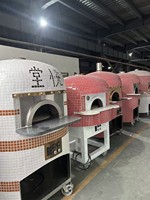 Four à pizza commercial de grande capacité pour la cuisson sur pierre, avec plusieurs sources de chaleur (électrique, gaz et bois), pour usage intensif