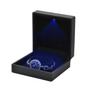Boîte à bijoux de luxe avec éclairage LED, boîte cadeau noire haut de gamme pour fiançailles, mariage, anniversaire et Saint-Valentin - Product Image 2
