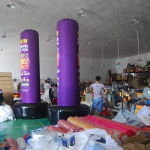 Colonne publicitaire gonflable personnalisée KeepFuns de couleur violette, pilier gonflable promotionnel sur le thème des Minions avec base - Product Image 1