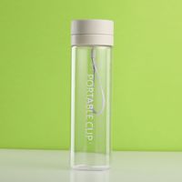 Bouteille d'eau personnalisée 20oz 600ml pour enfants en plastique PC transparent givré avec infuseur de fruits pour la randonnée, le camp et le vélo