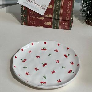จานพอร์ซเลนสำหรับวันคริสต์มาสทาสีด้วยมือเซรามิกทรงกลมเคลือบใต้เคลือบรูปหัวใจรูปต้นเชอร์รี่และพืชนวดด้วยมือ - Product Image 3