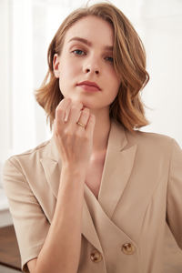 แหวนแต่งงานเพชรทรงเบเซลชุบทอง 18K/เงินแท้ 925 จาก UM Jewelry ขายส่งสำหรับงานหมั้น งานครบรอบ และงานปาร์ตี้ - Product Image 6