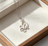 Collier pendentif paon ajouré délicat en acier inoxydable plaqué or 18 carats PVD, collier animalier minimaliste
