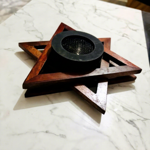 Quemador de Incienso de Sándalo Hecho a Mano con Diseño Geométrico, para Uso Religioso, Decoración de Mesa para Todas las Estaciones, Decoración para Ramadán y Eid - Product Image 1