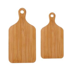 Planche à découper rectangulaire en bois de manguier avec poignée pour servir des légumes et des fruits Planche à découper - Product Image 1