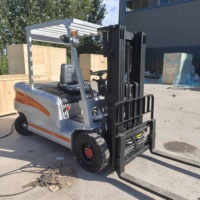 Chariot élévateur à batterie fiable de 2 tonnes avec grande batterie et système de changement rapide pour une utilisation en double service dans les centres de distribution