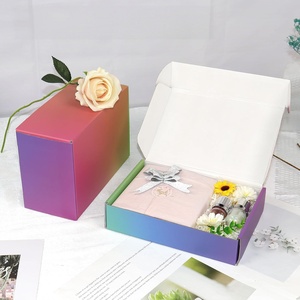 กล่องกระดาษลูกฟูกสีน้ำตาลรักษ์โลก พิมพ์สี่สี พร้อมหูหิ้ว ปิดด้วยแม่เหล็ก  โลโก้สีดำแบบกำหนดเอง  ลายนูน - Product Image 5