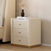 Table de chevet AJUNION de luxe à 3 tiroirs cannelés, plateau en pierre frittée, simili cuir cannelé, table de chevet en bois avec chargeur USB intégré