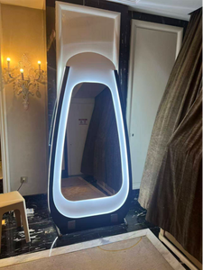 Miroir de Salon Minimaliste sur Pied en Verre Irrégulier avec Éclairage LED – Miroir de <span class=keywords><strong>Coiffeur</strong></span> Moderne Pleine Longueur pour Salon de Coiffure (Vente en Gros) - Product Image 3
