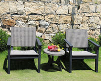 Ensemble table et chaises moderne en plastique pour balcon de bistrot de jardin pour hôtel et parc mobilier d'extérieur