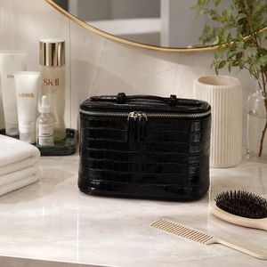 High Quality PU Leather Cosmetic <b>Case</b> Women <b>Makeup</b> Organizer Vanity Bag OEM Wholesale Double Zipper - Product Image 1