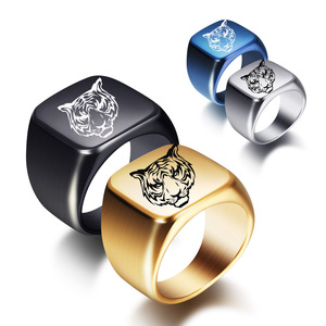Anillo cuadrado de acero inoxidable de 18mm con diseño geométrico de cabeza de tigre grabado con láser para mujer, joyería de regalo - Product Image 1