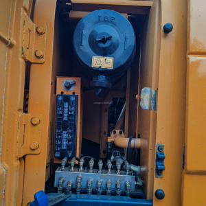 Excavatrice sur chenilles Hyundai 220LC d'occasion, faible nombre d'heures, bon état, équipement hydraulique d'origine, équipement lourd - Product Image 5