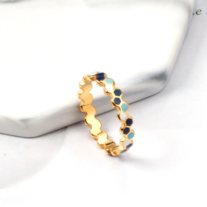Nouvelles bagues en acier inoxydable plaqué or 18K PVD de type géométrique minimaliste imperméable à l'eau, bijoux pour femmes, cadeau - Product Image 1