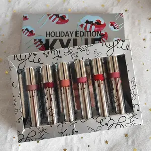 Kylie112クリスマスリップグロスセットKylie1マットリップグロス釉薬ノンスティックカップの組み合わせは色あせしません