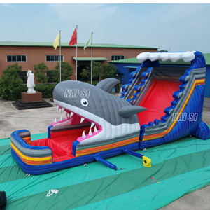 Grand château gonflable aquatique en forme de requin avec toboggan pour fêtes aquatiques - Product Image 3