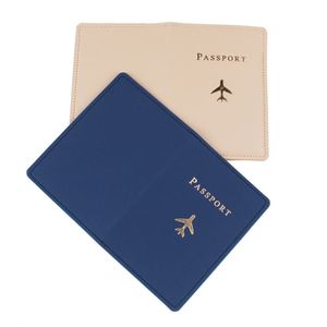 Porta Pasaportes y Tarjetas de Vacunación de Cuero PU con Logotipo Estampado en Oro, Estilo Moderno para Mujer/Hombre - Product Image 4