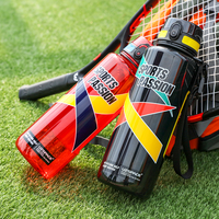 Bouteille d'eau sport en plastique légère, durable et réutilisable de 1,5 L (50 oz) avec emballage personnalisé pour la gym et le gaming – Vente en gros