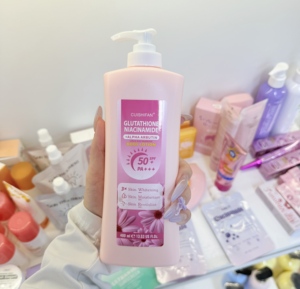 Lait corporel éclaircissant au glutathion le plus vendu Rafraîchissant Non gras SPF50 Lait de <span class=keywords><strong>corps</strong></span> nourrissant avec parfum Longue durée - Product Image 1