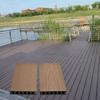 Planches de terrasse en WPC co-extrudé modernes, emboîtables et imperméables pour jardin extérieur
