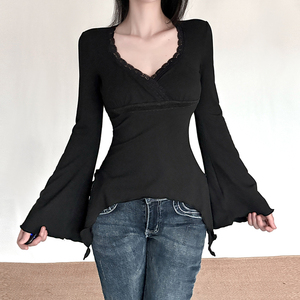 Camiseta de manga larga para mujer, sexy, con cuello en V, encaje, patchwork, dobladillo irregular y manga acampanada, ajuste ceñido - Product Image 5