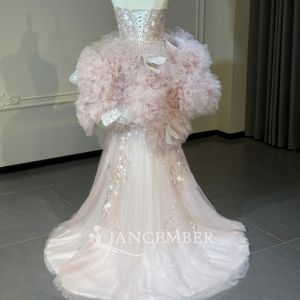 Vestido de Quinceañera Xs318, Hermoso Vestido Rosa Ilusorio con Cuello Redondo, Adornado con Cristales, Estilo Sirena, Falda con Volumen, Jancember - Product Image 3