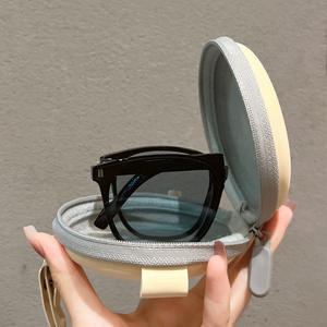 แว่นกันแดดแบบพับได้สำหรับทุกเพศกรอบพีซีสีดำเลนส์ Ac ป้องกันรังสียูวี 400 ประเภท 3 ที่บังแดดสไตล์ทรงกลมแบบพกพาสำหรับผู้ชายผู้หญิง - Product Image 4