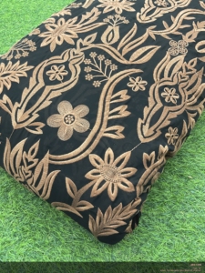 Lehenga Choli entièrement personnalisé brodé attrayant vêtements de fête en soie a une coupe régulière et est fabriqué à partir de tissus de haute qualité - Product Image 6