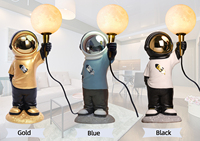 Lampe de table moderne en résine, décoration artistique, astronaute hip-hop, grande décoration de meuble de salon, statue d'astronaute pour enfants