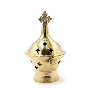 Brûleur d'encens chrétien artisanal en métal, croix sur le dessus, pour église, mariage, décoration de table, brûleur d'encens fait main, couleur or - Product Image 1