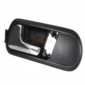 Poignée de porte intérieure de voiture utilisée pour <span class=keywords><strong>SEAT</strong></span> <span class=keywords><strong>Ibiza</strong></span> / Cordoba 03-08 FL/<span class=keywords><strong>FR</strong></span> OE NO 6L0837113E 6L0837114E - Product Image 1