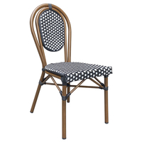 Chaise en rotin en aluminium empilable pour usage extérieur