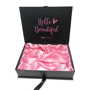 Caja de Empaque para Pelucas Portátil de Alta Gama con Logotipo Personalizado, Tapa Magnética Abatible, Forro de Satén, Color y Tamaño Personalizables para Regalos de Salón - Product Image 2