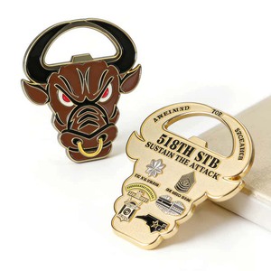 Décapsuleur personnalisé vintage en métal, plaqué or, étanche, en forme de dessin animé, avec émail 3D UV, pièce de défi commémorative, cadeau pour les amateurs de bière - Product Image 1