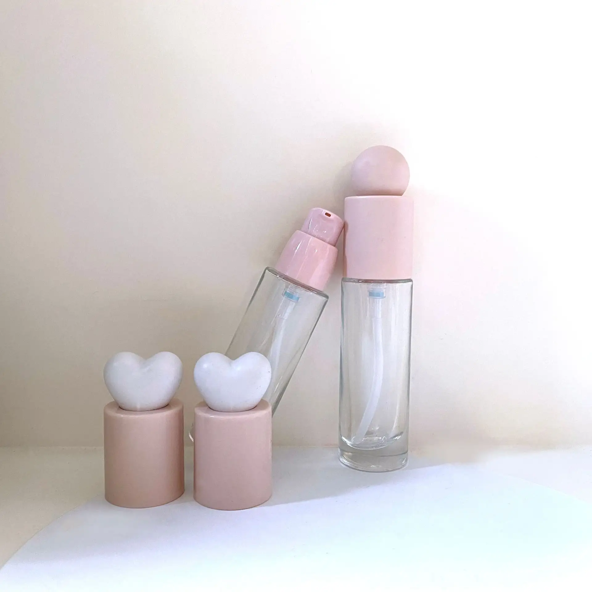 Custom logo 30ml cosmetic glass lotion bottle with pink love cap /day night cream container /liquid foundation bottle